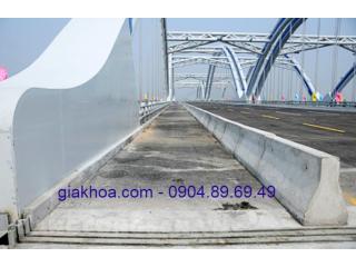 Dải phân cách chia làn đường